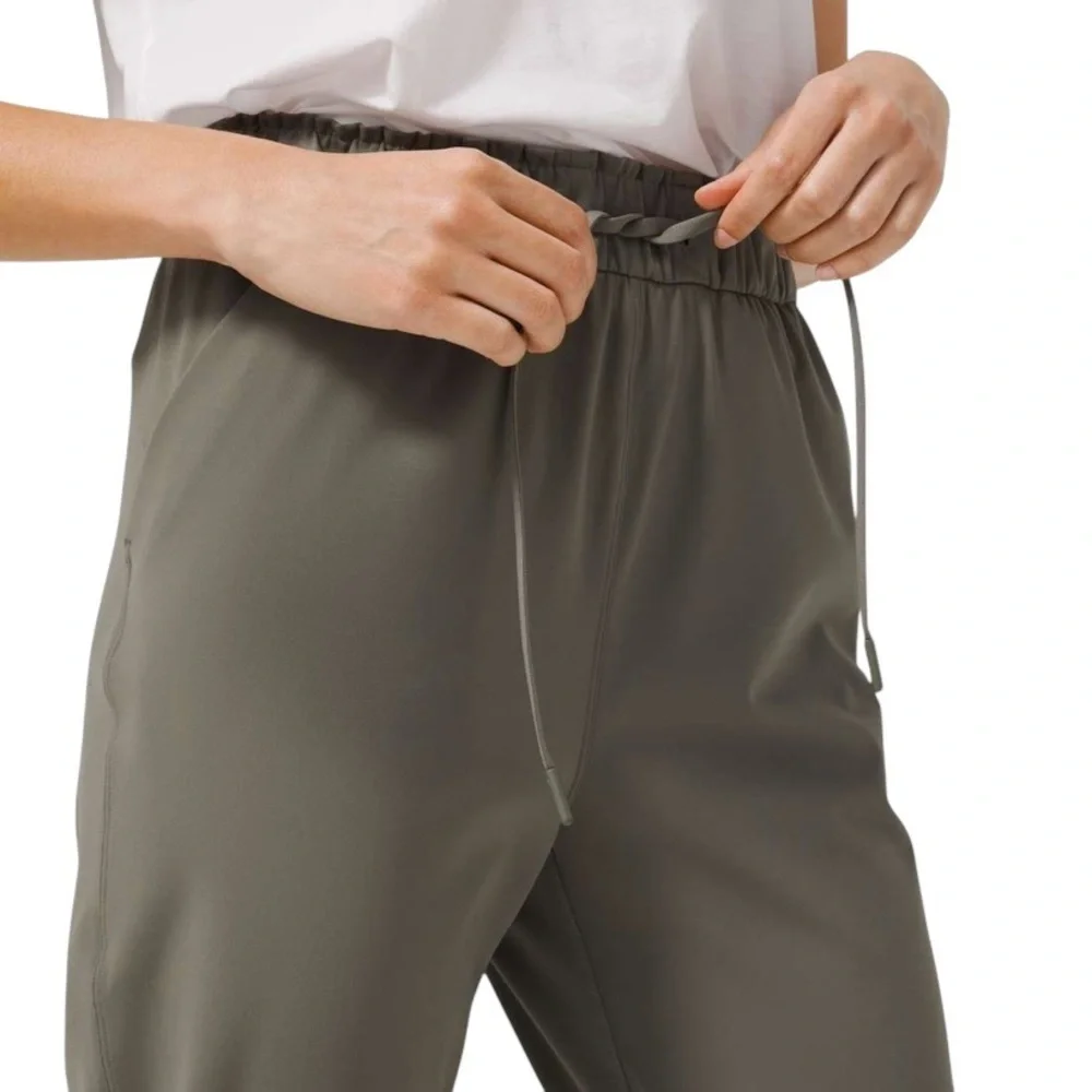 Lululemon Cropped Pants 4 Sage Green